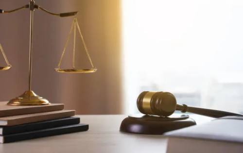 豪极资本 养20年儿子非亲生，生父竟是妻子表姐夫 男子砍伤对方获刑并赔偿