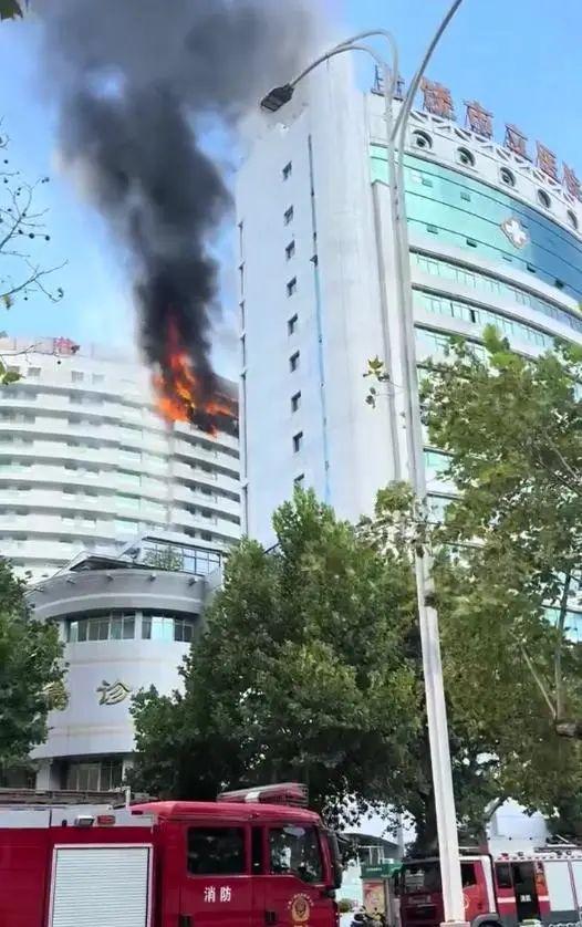 江西一三甲医院突发火灾 官方通报 无人员伤亡